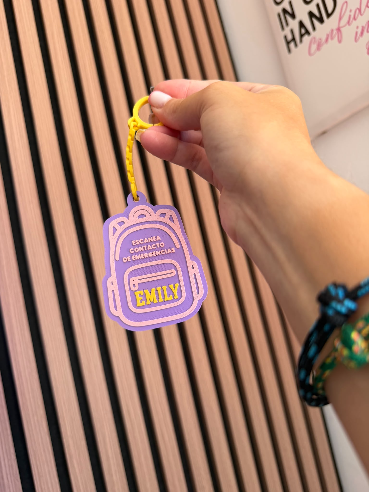 Tag NFC mochila contacto de emergencia