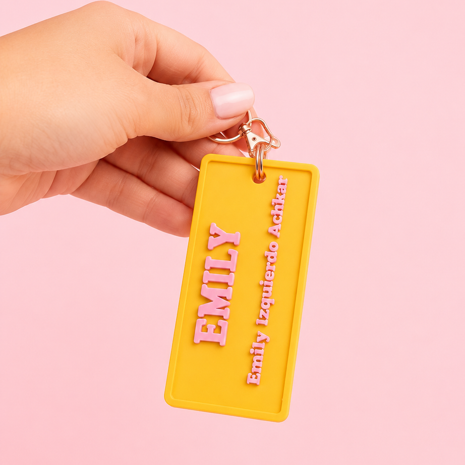 LLavero etiqueta con nombre personalizado silbato